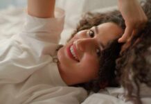 Listening to Background Emotions